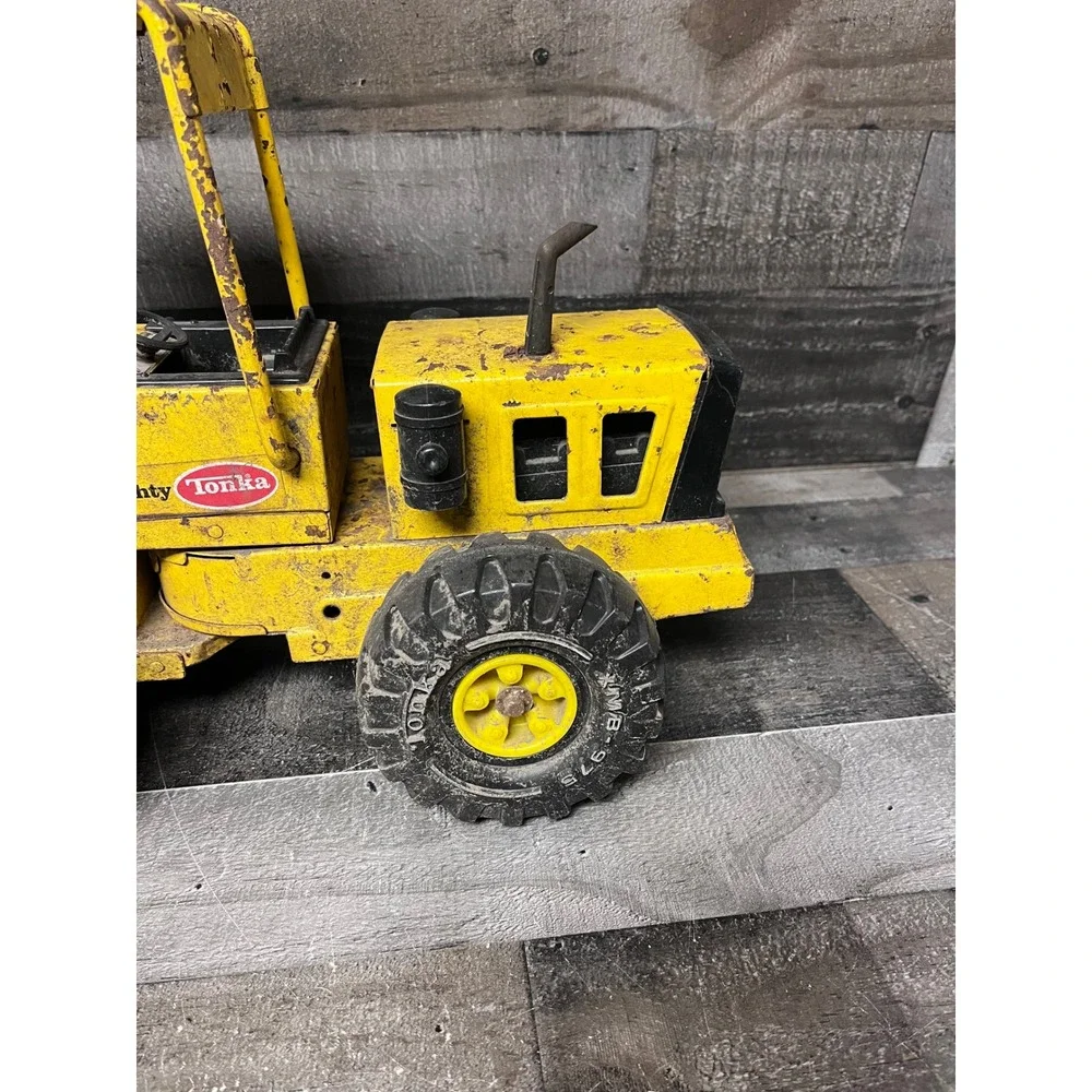 Vintage Tonka Mighty Forklift Pressed Steel Toy Construction Vehicle Yellow